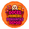 18" round foil balloon featuring a cute ghost, a bucket of Halloween sweets, and the phrase "Doces Primeiro, Perguntas Depois"